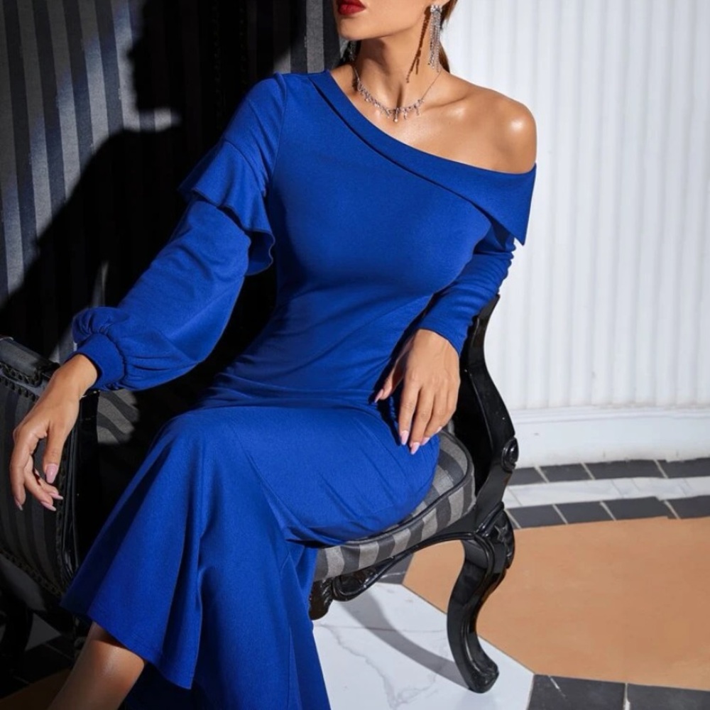 Blue women’s Size 8/10 Large Work to Party Chic dress! Asymmetrical Neck Line!